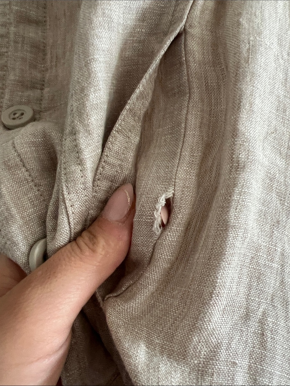 Quince Women's 100% European Linen Jacket in Flax Size L (Small hole) - Picture 4 of 7